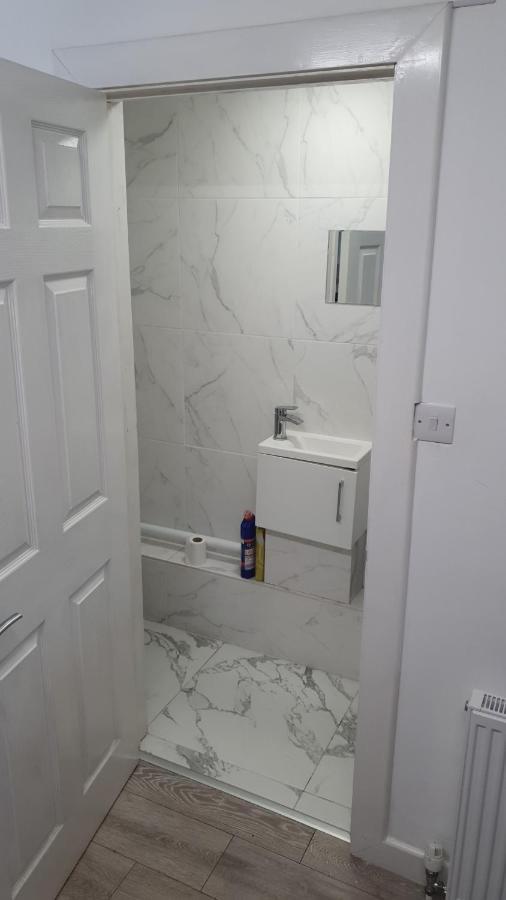 House 1905 - Self Catering Serviced Apartment Tidworth Kültér fotó