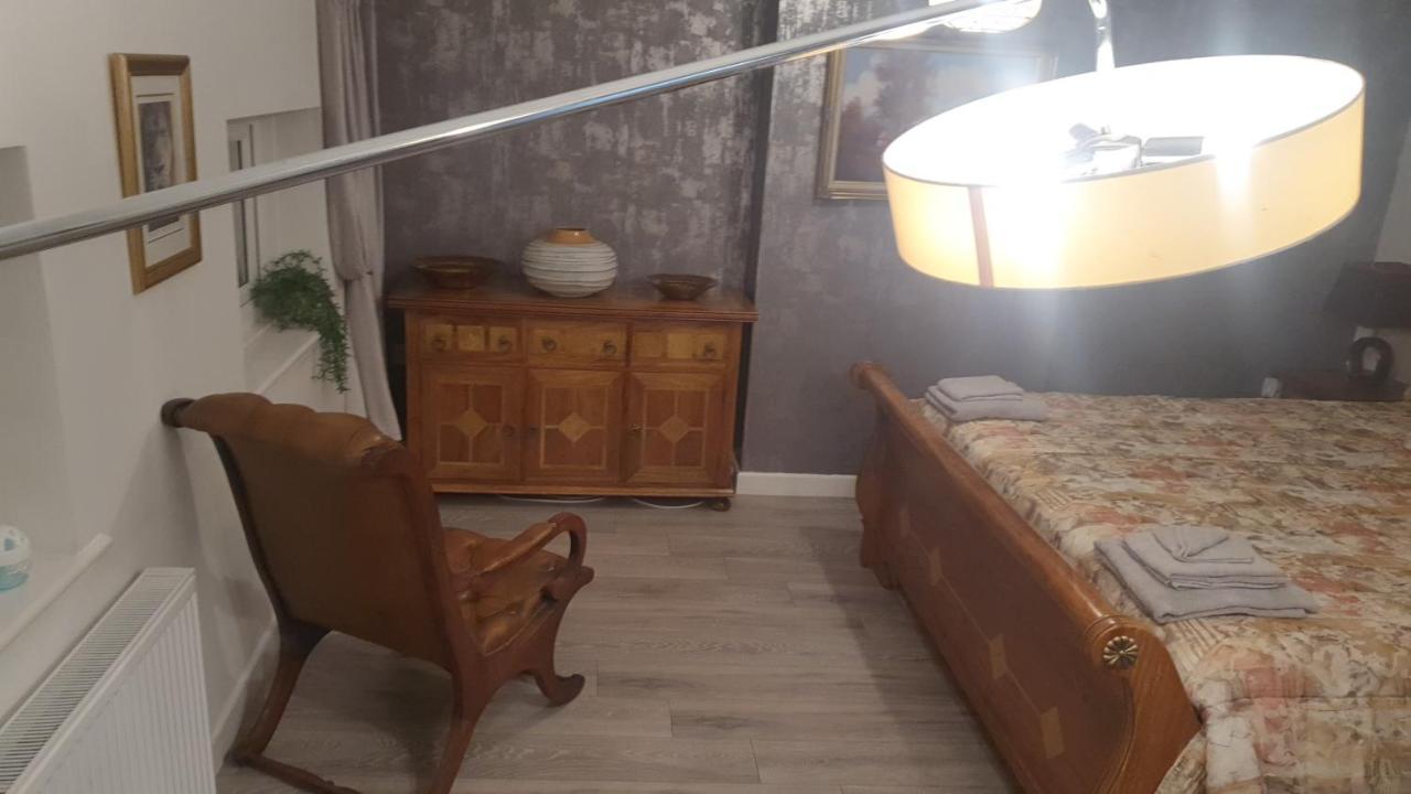 House 1905 - Self Catering Serviced Apartment Tidworth Kültér fotó