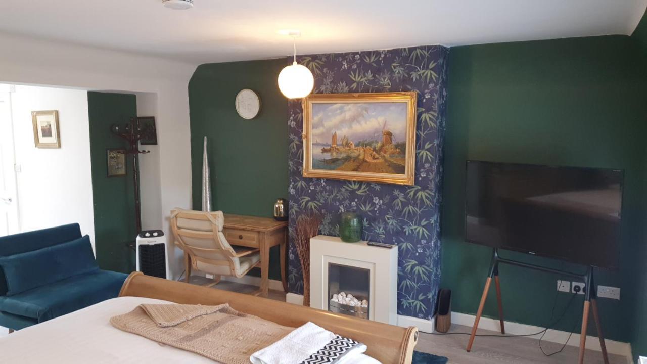 House 1905 - Self Catering Serviced Apartment Tidworth Kültér fotó