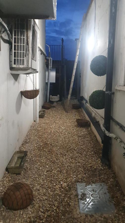 House 1905 - Self Catering Serviced Apartment Tidworth Kültér fotó