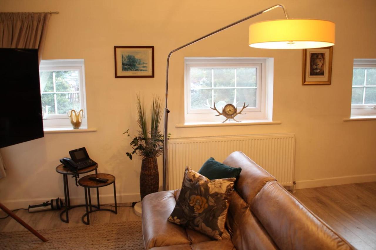 House 1905 - Self Catering Serviced Apartment Tidworth Kültér fotó