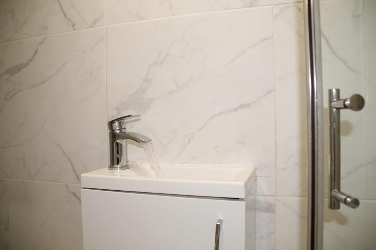 House 1905 - Self Catering Serviced Apartment Tidworth Kültér fotó