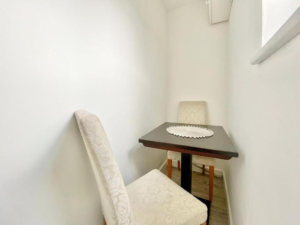 House 1905 - Self Catering Serviced Apartment Tidworth Kültér fotó