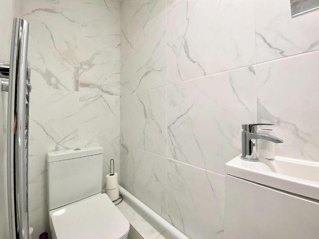 House 1905 - Self Catering Serviced Apartment Tidworth Kültér fotó