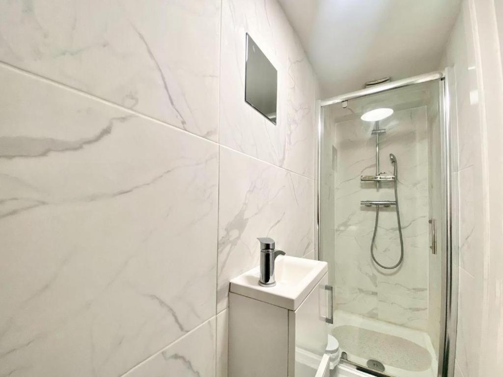 House 1905 - Self Catering Serviced Apartment Tidworth Kültér fotó